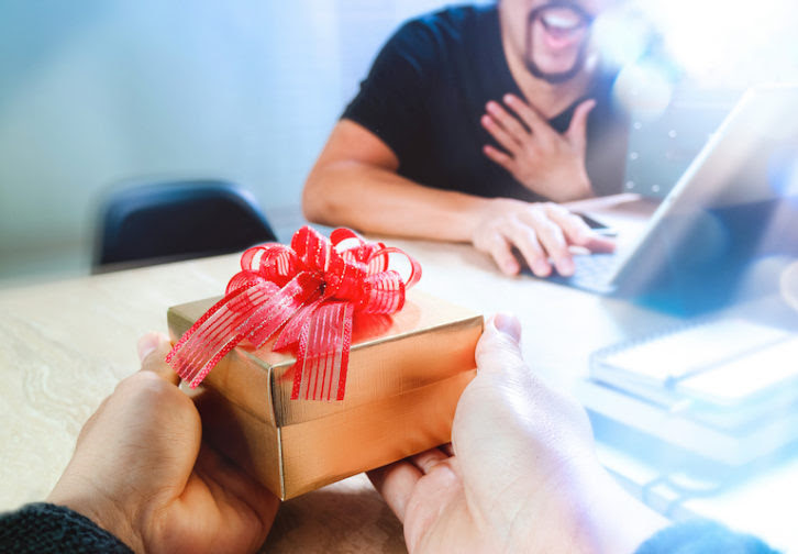 https://www.handymanconnection.net/blueash/wp-content/uploads/sites/10/2021/05/Holiday-Gifts.jpg