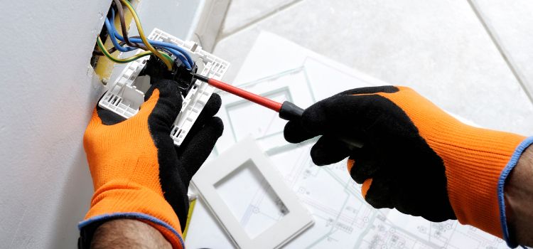How a Professional Electrician Near Me Can Help