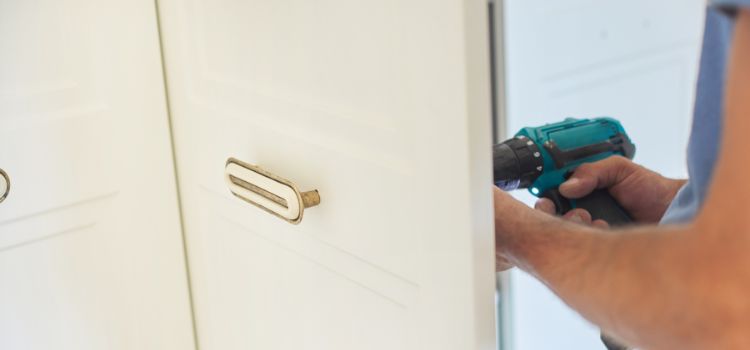 Fix closet door