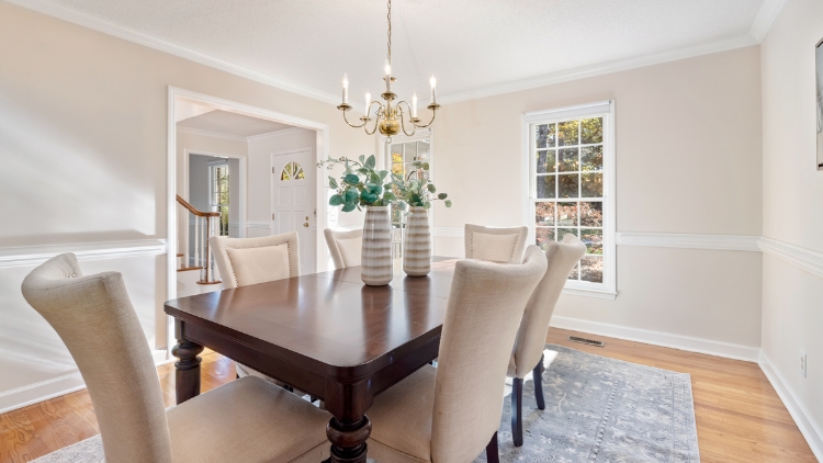 Glossy Finishes and Natural Light: Maximizing Kelowna’s Scenic Advantage