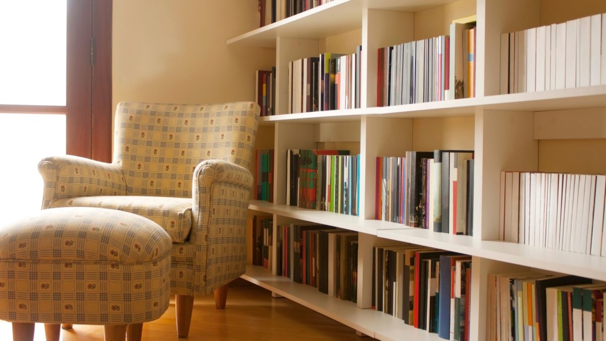 https://www.handymanconnection.net/mckinney-frisco/wp-content/uploads/sites/31/2021/09/home-library.jpg