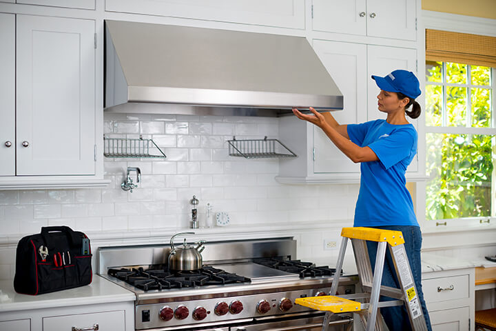 https://www.handymanconnection.net/pasadena/wp-content/uploads/sites/39/2021/04/Range-Hood1_sm.jpg