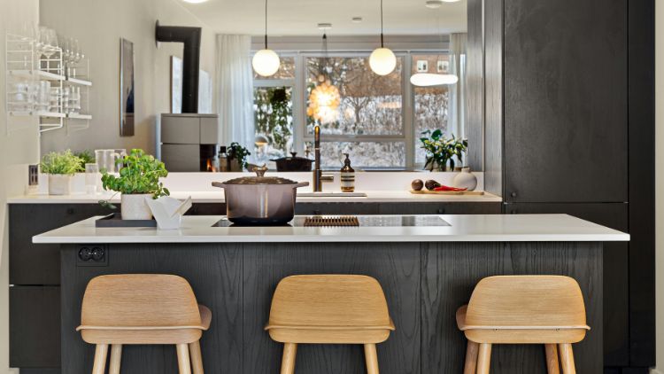 https://www.handymanconnection.net/regina/wp-content/uploads/sites/43/2025/03/Countertop-Installation-Choosing-the-Right-Material-for-Your-Kitchen.jpg