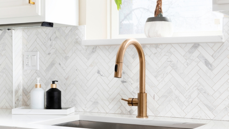 https://www.handymanconnection.net/regina/wp-content/uploads/sites/43/2025/11/The-Benefits-of-Installing-a-Backsplash-in-Your-Kitchen.jpg