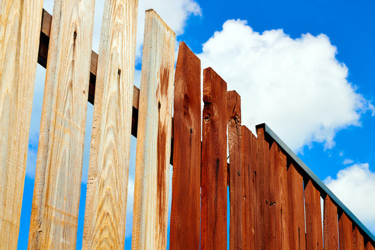 fence staining in Rockford, IL