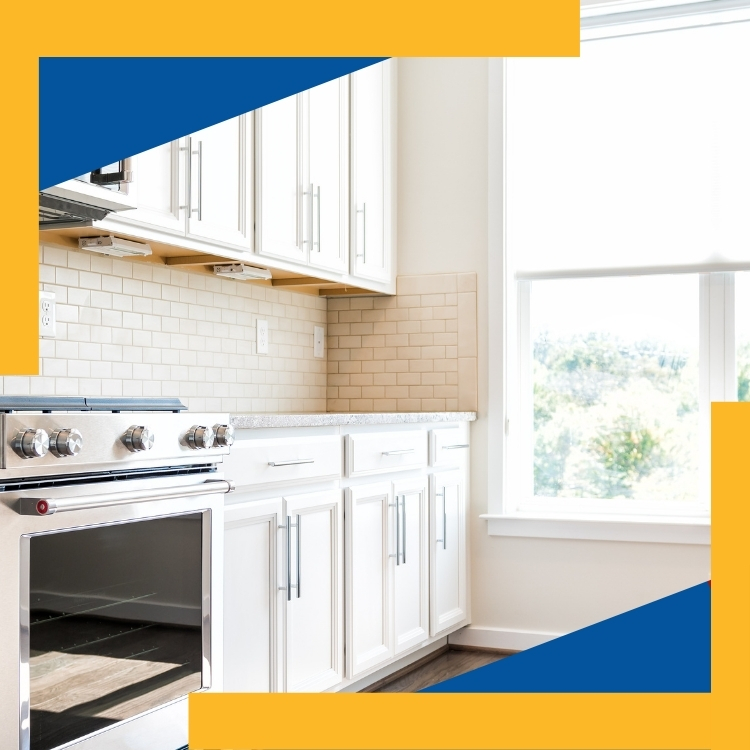 https://www.handymanconnection.net/saskatoon/wp-content/uploads/sites/45/2021/10/kitchen-cabinet-looking-new.jpg