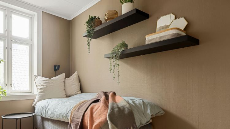 https://www.handymanconnection.net/vancouverbc/wp-content/uploads/sites/32/2025/05/Custom-Shelving_Custom-Shelving-Solutions-for-Bedrooms.jpg