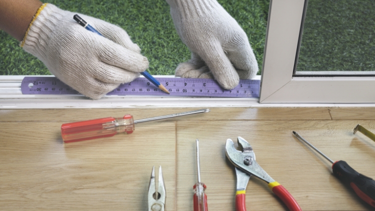 https://www.handymanconnection.net/vancouverbc/wp-content/uploads/sites/32/2025/11/How-to-Fix-Common-Issues-with-Sliding-Glass-Doors.jpg
