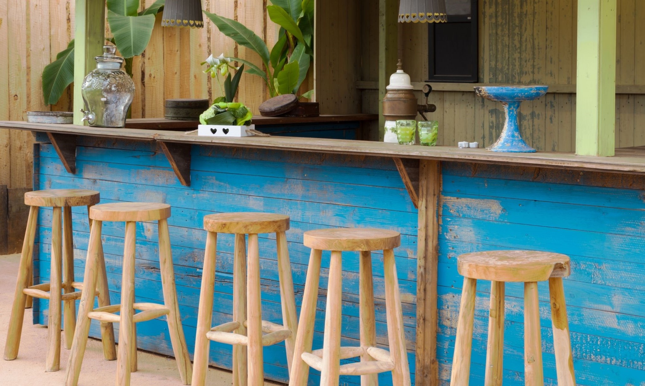 https://www.handymanconnection.net/wichita-east/wp-content/uploads/sites/55/2022/08/outdoor-bar.jpg