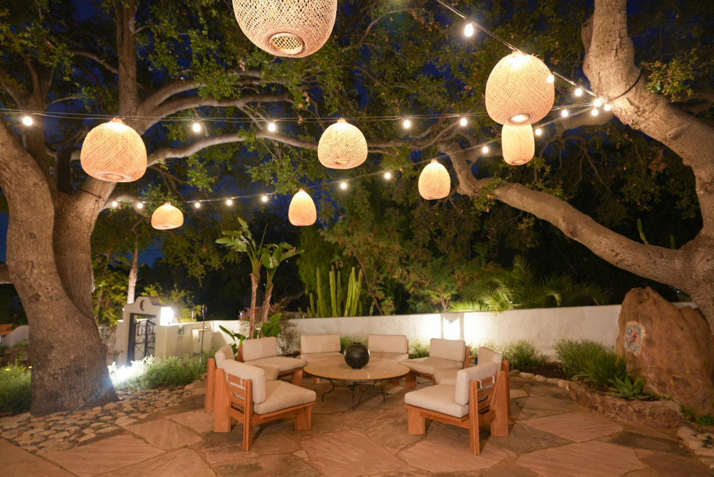 https://www.handymanconnection.net/wp-content/uploads/2017/05/Landscape-garden-lighting-KateAnneDesign-ChristanDurocher-5-1024x684-1.jpg